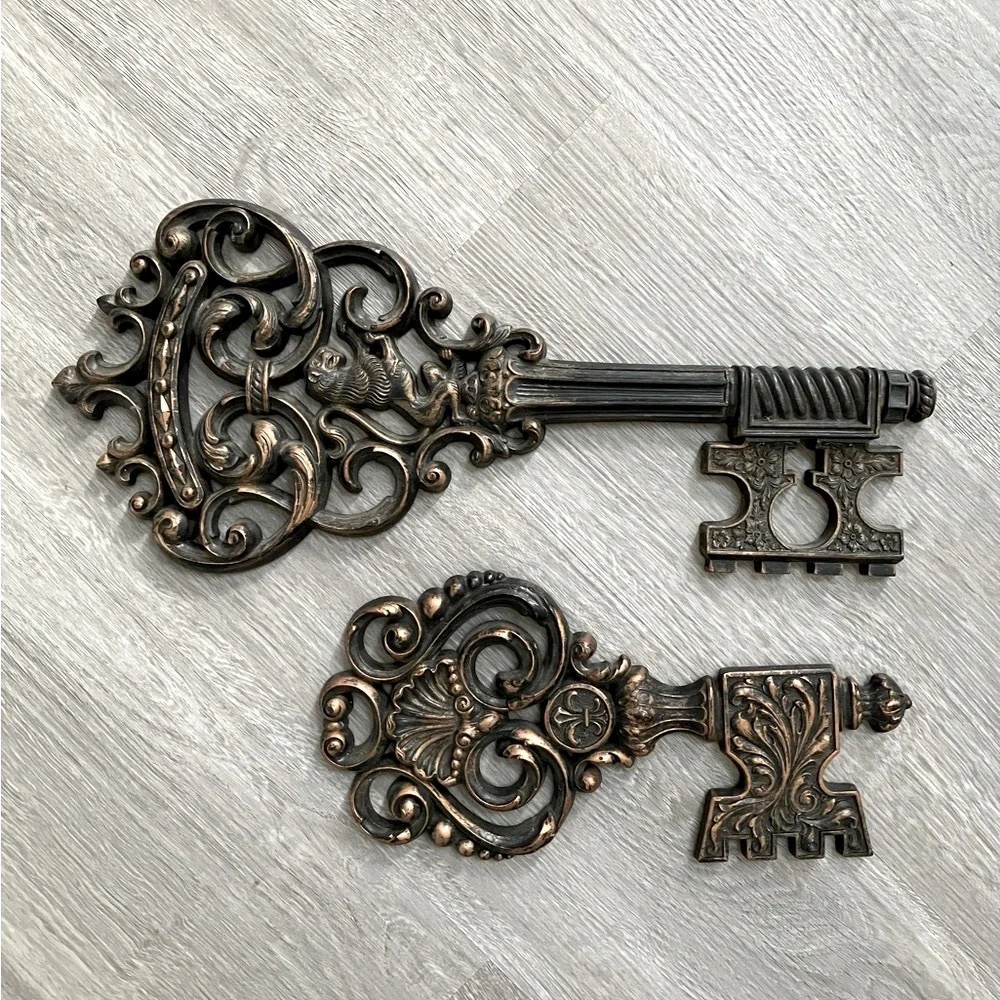 Vintage Syroco / Dart Gold Skelton Key Wall Decor Set Of 2 Lion Fleur De Lis